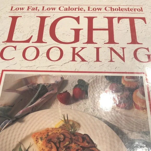 Light Cooking Cookbook Low Fat, Calorie& Cholesterol Publications International - Picture 2 of 10